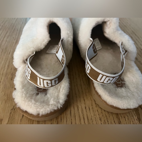 ugg slippers - very good used condition - size 6 - Picture 5 of 6